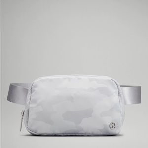 Lululemon Everywhere Belt Bag